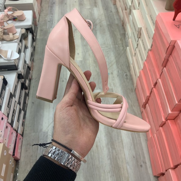 T-Strap Block Heeled Sandals Twist Detail in Pink Faux Leather - Picture 11 of 13